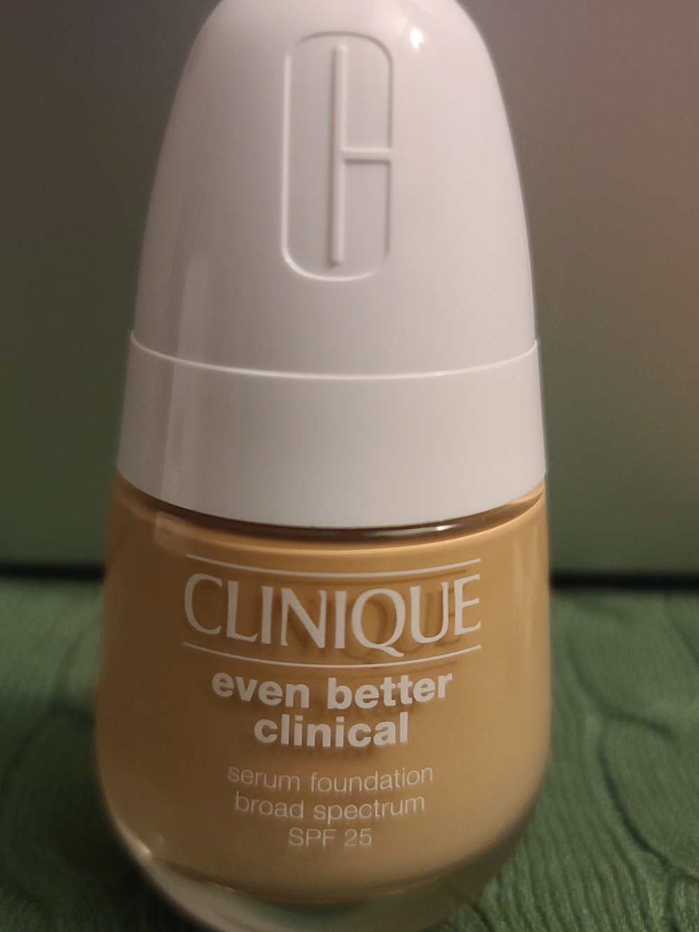 Clinique Even Better Clinical Serum Foundation - Beige
